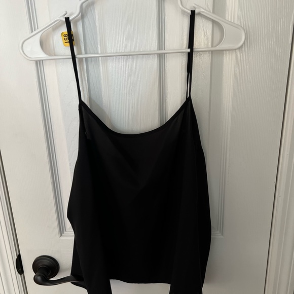 Lace Top Comes with Black Cami - Picture 4 of 4